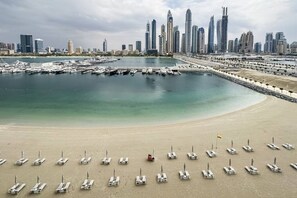 3 bedrooms - Glamorous 3BR With Marina View (Dubai)