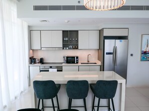 3 bedrooms - Glamorous 3BR With Marina View (Dubai)