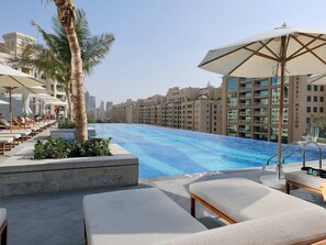 Studio - Bird S-eye View Studio Palmtower (Dubai)