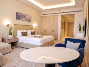 Studio - Bird S-eye View Studio Palmtower (Dubai)