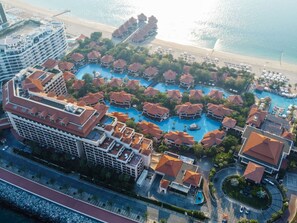 Room - Stunning Renovated 1BR Apartment at 5 Star Resort (Dubai)