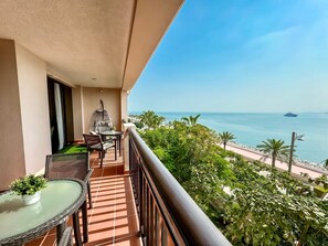 Apartment | 1 bedroom, Internet - Sea View 1BR in 5 Star Resort - Palm Jumeirah (Dubai)
