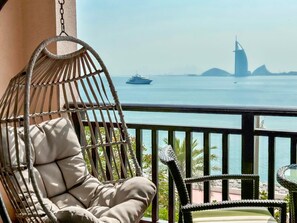 1 bedroom, Internet - Sea View 1BR in 5 Star Resort - Palm Jumeirah (Dubai)