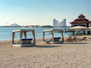 Room - Upgraded Gorgeous 1BR Apartment at 5 Resort (Dubai)