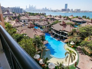 Apartment - Renovated 1BR Haven in 5 Star Resort (Dubai)