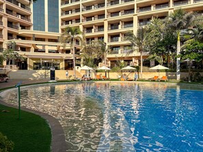 Apartment - Renovated 1BR Haven in 5 Star Resort (Dubai)