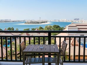 Apartment - Renovated 1BR Haven in 5 Star Resort (Dubai)