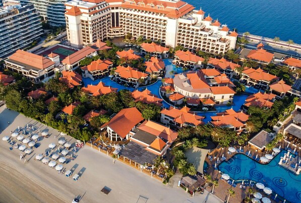 Apartment - Renovated 1BR Haven in 5 Star Resort (Dubai)