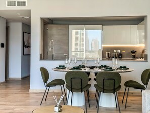 House | 2 bedrooms, Internet - Majestic 2BR Haven With Burj Khalifa View (Dubai)
