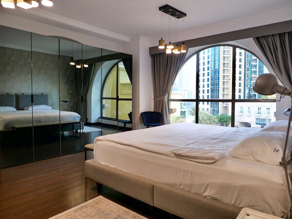4 bedrooms - Spacious 4BR Duplex With Terrace - JBR (Dubai)