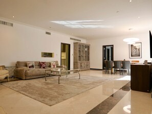 Apartment | 4 bedrooms - Spacious 4BR Duplex With Terrace - JBR (Dubai)