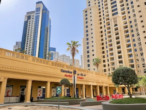4 bedrooms - Spacious 4BR Duplex With Terrace - JBR (Dubai)