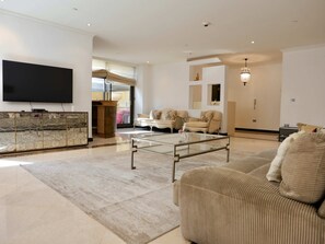 Apartment | 4 bedrooms - Spacious 4BR Duplex With Terrace - JBR (Dubai)