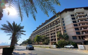 2 bedrooms, Internet - Upgraded 2BR - Beachfront - 5 Star Resort (Dubai)