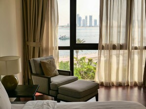 2 bedrooms, Internet - Oceanfront 2BR Apartment With Sea Views (Dubai)