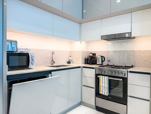 Apartment - Panoramic 2BR on High Floor With Private Beach (Dubai)