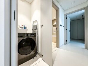 Apartment - Panoramic 2BR on High Floor With Private Beach (Dubai)