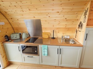 Cookware/dishes/utensils - Moel Arthur (Denbigh)