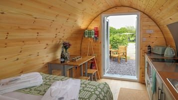 1 bedroom, individually decorated, individually furnished, free WiFi