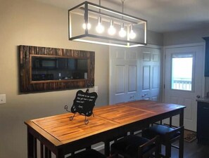 Dining - White Tail Trail (Van Buren)