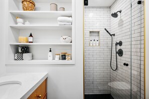 Hair dryer, towels, soap, shampoo - Stillwater Cottage - lakefront with chefs kitchen, fireplace, firepit (Omena)