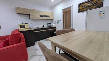 Appartamento, 1 camera da letto, balcone, vista città | Ristoranti