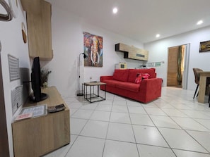 Apartment, 1 Bedroom, Balcony, City View | Living room | Books - Valletta Cosy Apartment (Valletta)