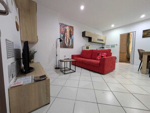 Apartment, 1 Bedroom, Balcony, City View | Living room