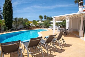 House - Pomba Beautifully Renovated With Heated Pool (Lagoa)