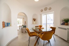 Villa | 3 bedrooms - Pomba Beautifully Renovated With Heated Pool (Lagoa)