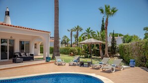 A swimming pool with lounge chairs and a covered seating area. - 16 Centeanes Fabulous Location Just Short Walk t (Lagoa)