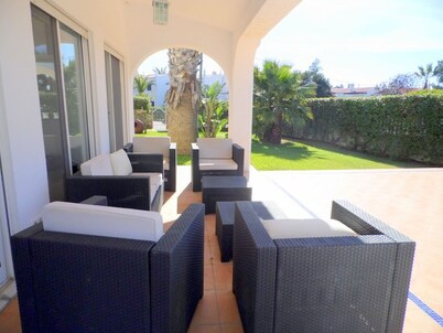 16 Centeanes Fabulous Location Just Short Walk t