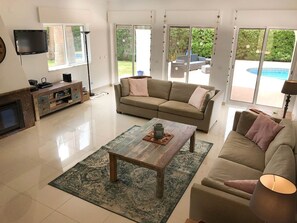 House | 3 bedrooms - 16 Centeanes Fabulous Location Just Short Walk t (Lagoa)