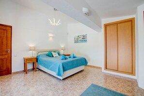 5 bedrooms - Villa Vale Verde 5 Bedroom Villa 10 min Walk to (Lagoa)