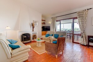 5 bedrooms - Villa Vale Verde 5 Bedroom Villa 10 min Walk to (Lagoa)