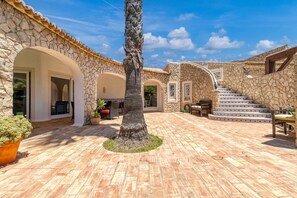Villa | 5 bedrooms - Golfinhos Magnificent Spacious 5 Bedroom Villa (Lagoa)