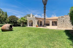House | 5 bedrooms - Golfinhos Magnificent Spacious 5 Bedroom Villa (Lagoa)