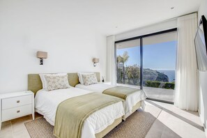 Villa | 5 bedrooms - Villa Centeanes Luxury Villa Enviable Position s (Lagoa)