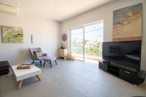 House | 3 bedrooms - 12a Travessa da Nau Modernised yet Traditional h (Lagoa)