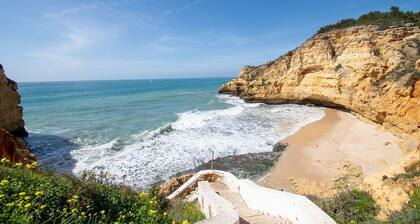 12a Travessa da Nau Modernised yet Traditional h