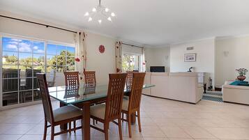 Apartment, Smoking | 3 bedrooms