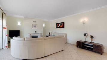 Apartment, Smoking | 3 bedrooms