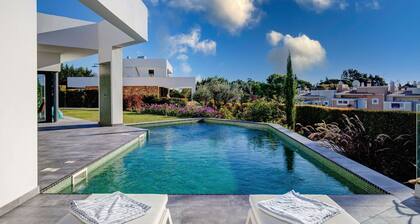 Casa Blanca Magnificent 4 Bedroom Villa With MOD