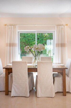 Villa | 3 bedrooms - 174 Gramacho Immaculately Presented Villa With P (Lagoa)