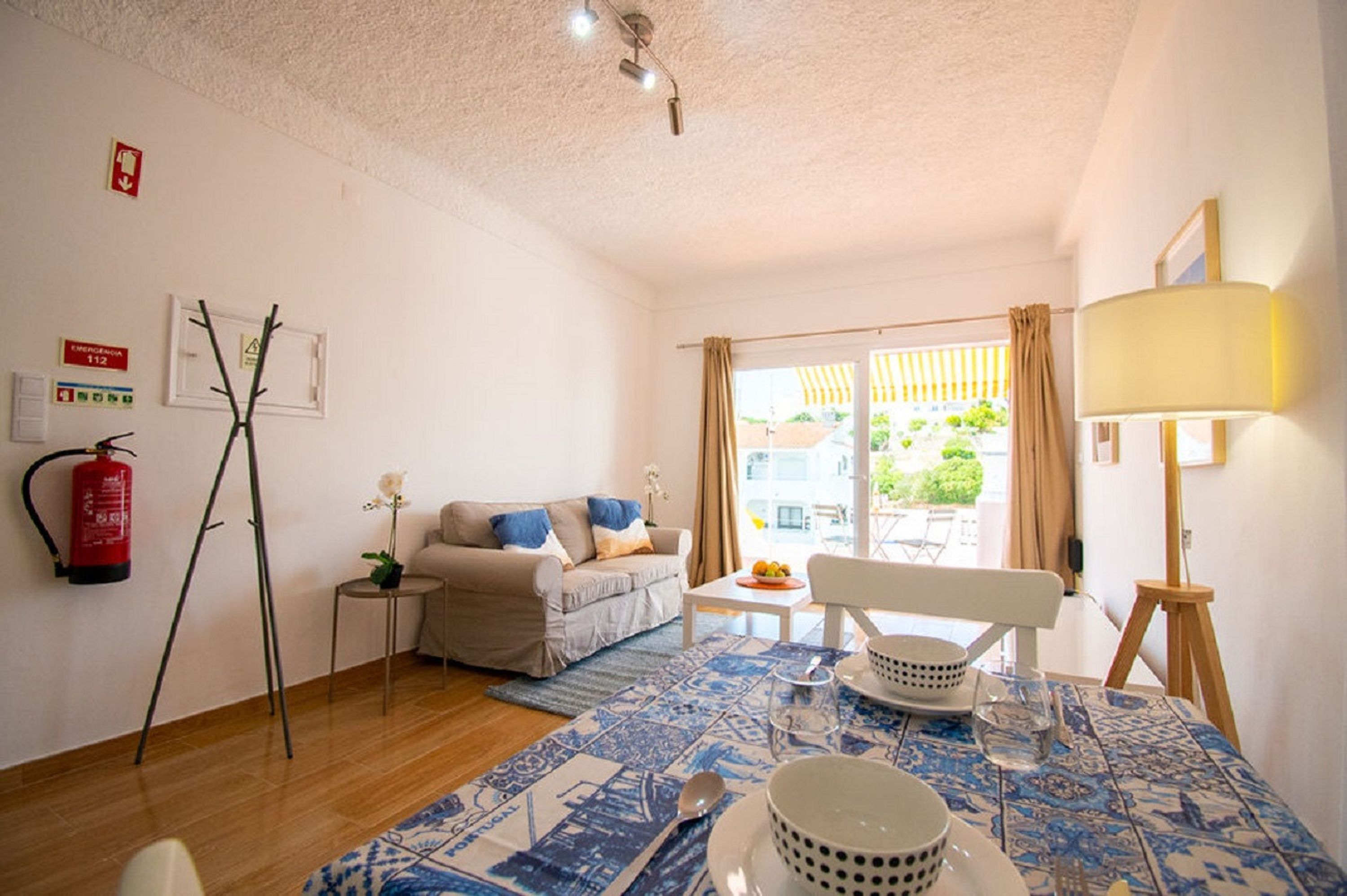 아파트, 흡연 | 1 개의 침실