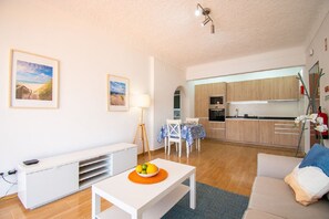 House, Smoking | 1 bedroom - Apt Ruca Centrally Located Modernized Loft With C (Lagoa)