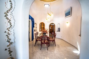 House - Joana Stunning Villa IS A 10 MIN Walk TO THE BEA (Lagoa)