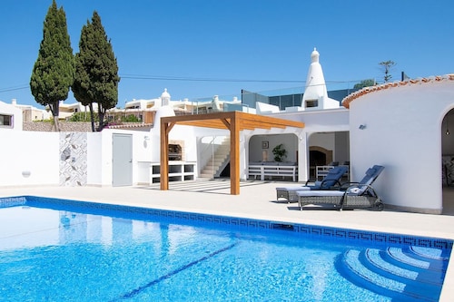Lavanda Magnificent Five Bedroom Villa in Carvoe