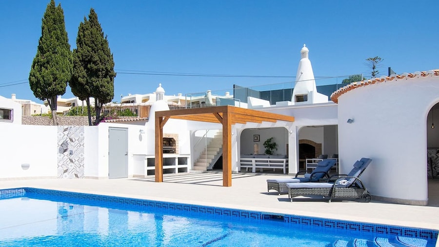 Lavanda Magnificent Five Bedroom Villa in Carvoe