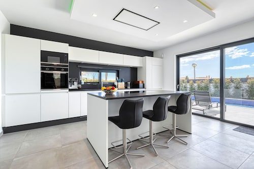 Manatee Modern Luxurious Villa